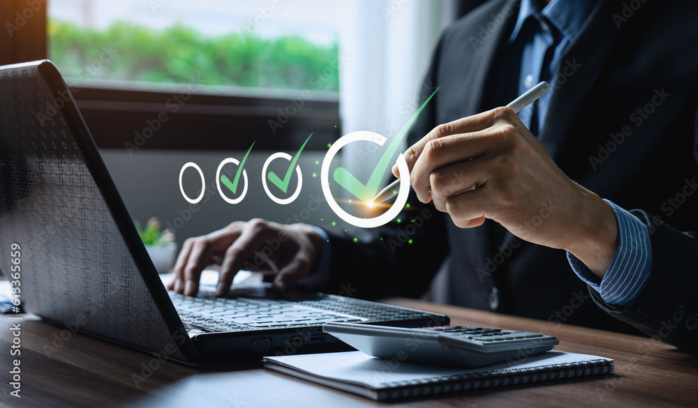 Ekspert WCAG przeprowadza audyt dostępności cyfrowej strony